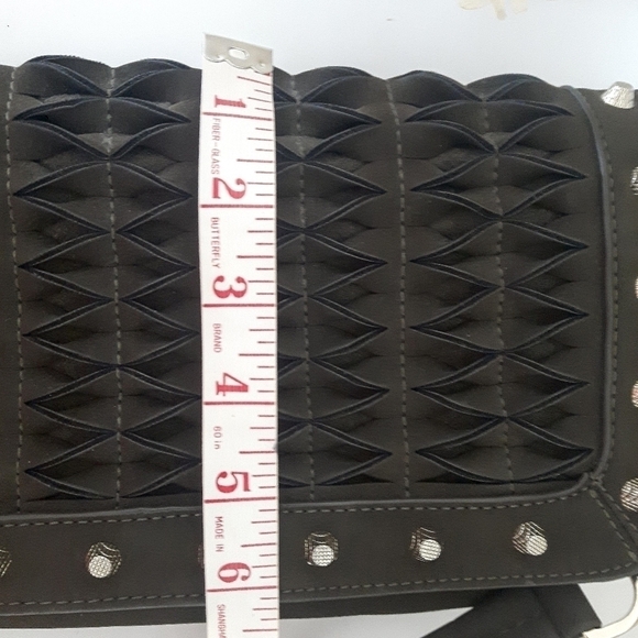 2/$35 SALE  Vegan IZZY & Ali  Pleated Design Medium sized Purse - Picture 5 of 9